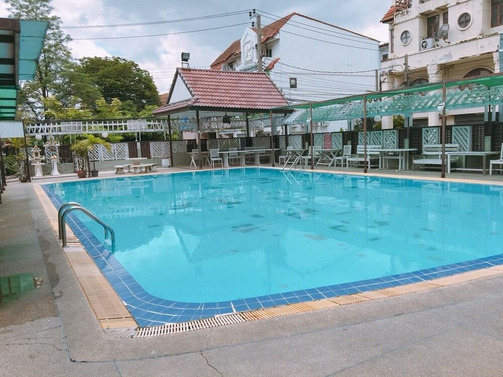 Waratee Spa Resort Villa Банкок Екстериор снимка