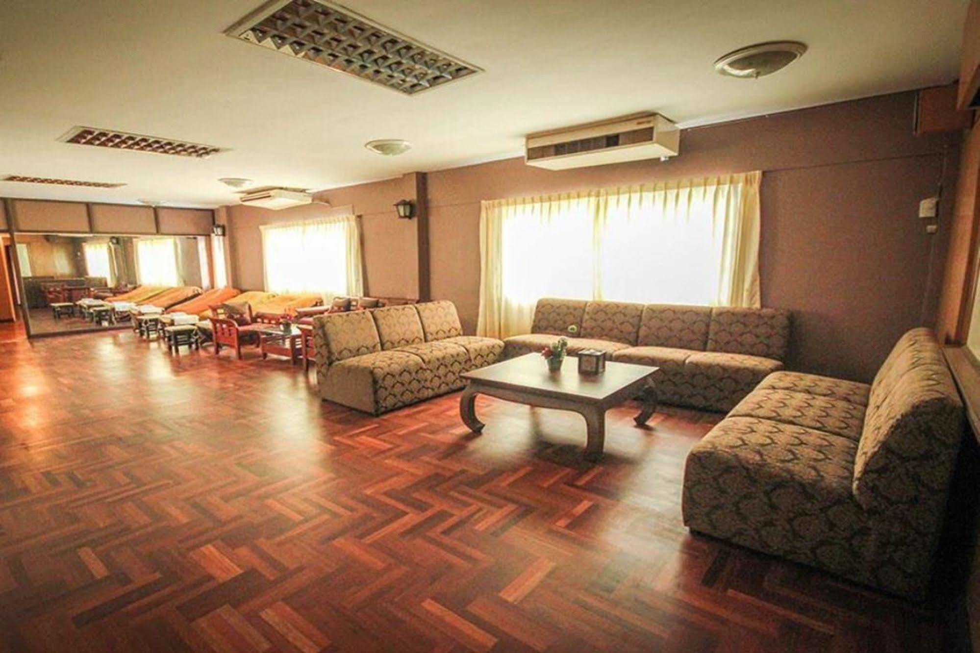 Waratee Spa Resort Villa Банкок Екстериор снимка