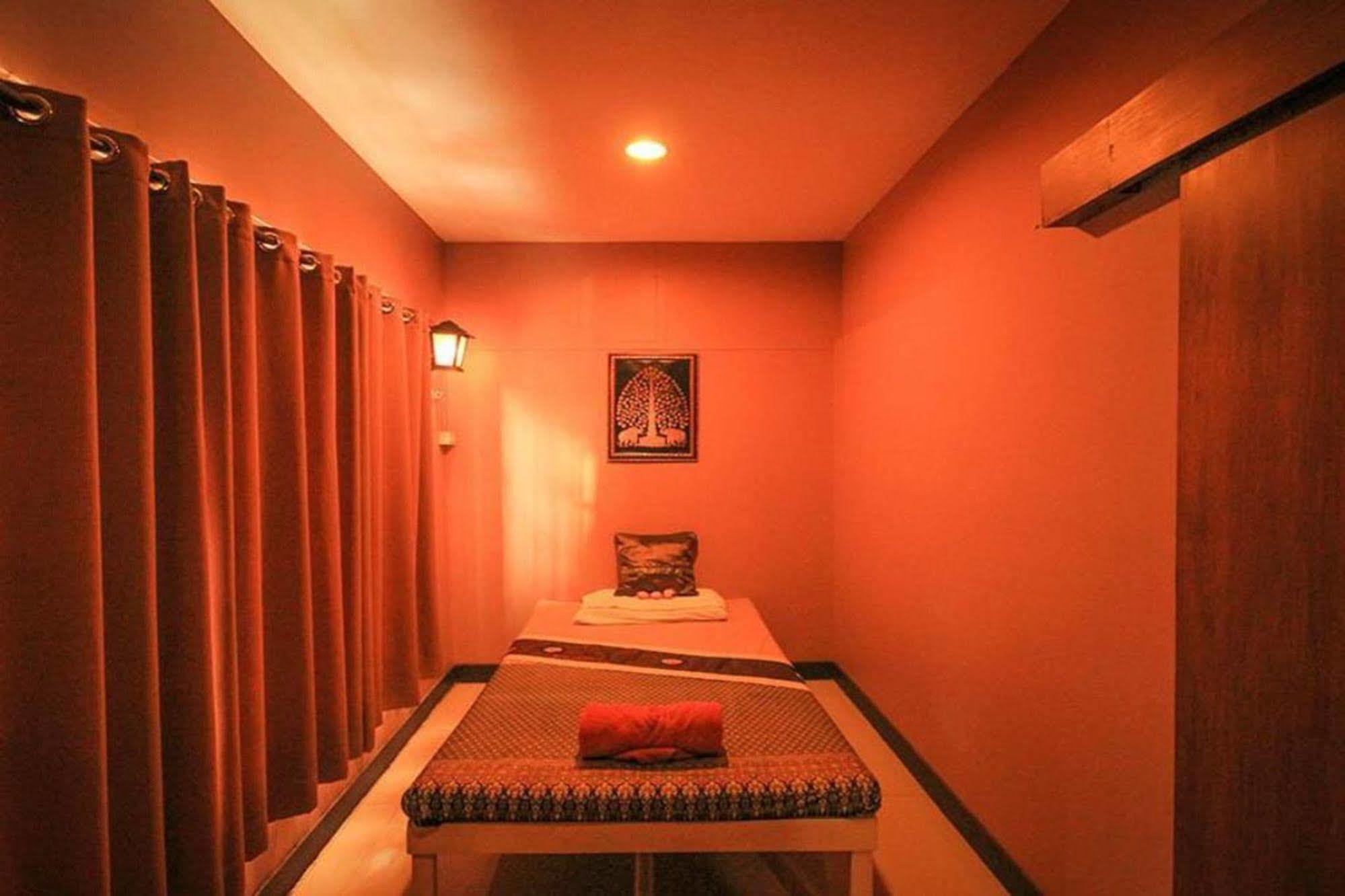 Waratee Spa Resort Villa Банкок Екстериор снимка