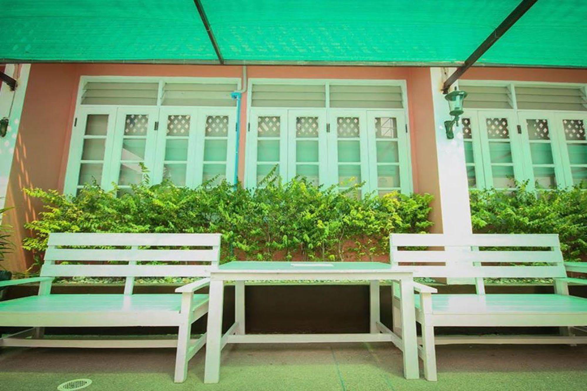 Waratee Spa Resort Villa Банкок Екстериор снимка